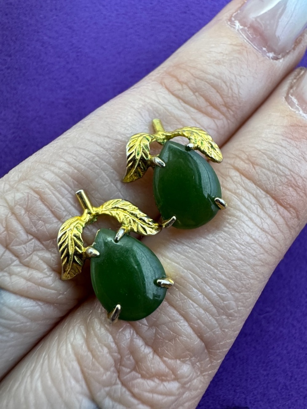 💛 Vintage Gold Plated Leaf Green Jade Pear Earrings | Botanical Luxe - Picture 4 of 4